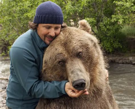 man raises orphaned grizzly bear and now they are inseparable