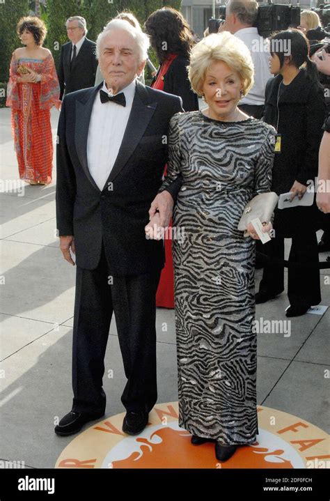 Kirk Douglas Dies At 103 Kirk And Anne Douglas Attend The 2007 Vanity