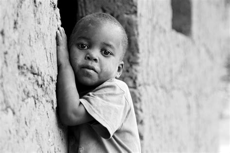 รูปภาพ ชาย คน ดำและขาว หมู่บ้าน แนวตั้ง หนุ่มสาว แอฟริกา โลก ชีวิต ใบหน้า เด็ก ๆ