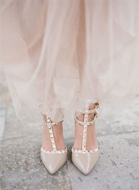 Dylanqueen è un produttore professionista online per costume e cerimonia personalizzati! 20 of the Most Wanted Wedding Shoes for 2017 Brides | weddingsonline