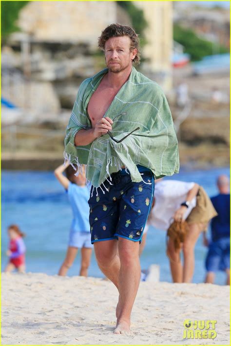 Simon Baker Goes Shirtless In Sydney Ahead Of The Mentalist Series