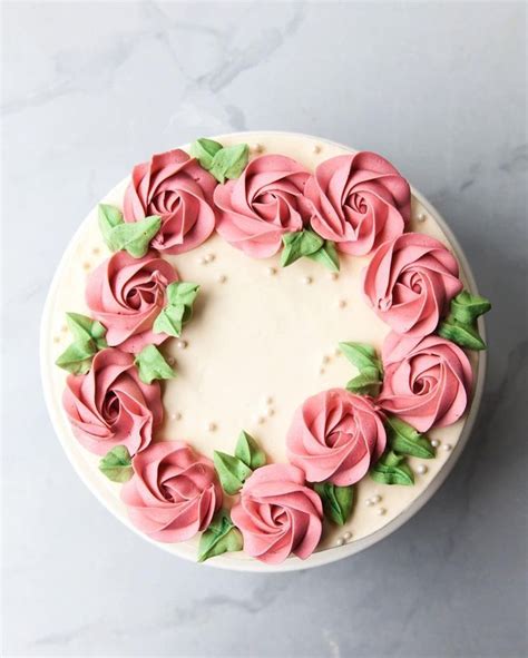 If your mum has a sweet tooth, baking her a red velvet cake this mother's day cake might just be the way to. @stylesweetdaily created this simple and sweet floral cake using tip 1M for an elegant ...
