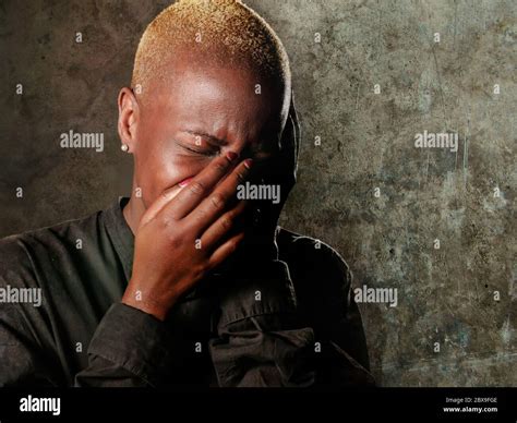 Grieving Facial Expression Hi Res Stock Photography And Images Alamy