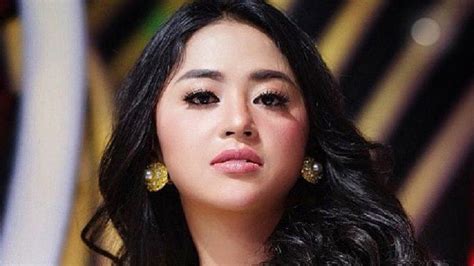 Dewi Perssik Dikabarkan Terancam Dipecat Stasiun Tv Imbas Sering Sindir