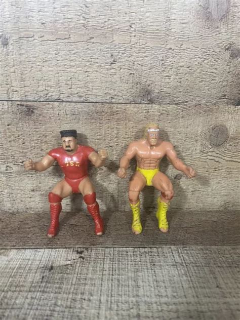 Wwf Thumb Wrestlers Hulk Hogan Vs Nikolai Volkoff Titan Sportsljn
