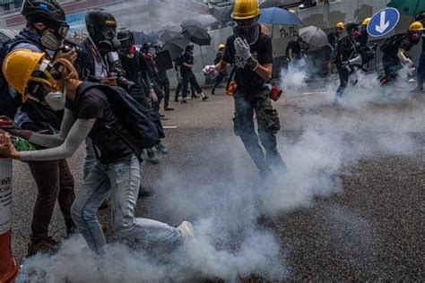 Hong Kong Protesters Clash With Police After Defying Ban The New York Times