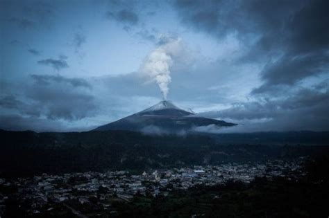 Mexico Volcano Eruptpopocatepetl Volcano Spewing Ash Video Latin