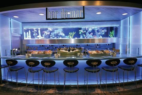 Modern Restaurant Interior Design With Live Seafood Display Tank