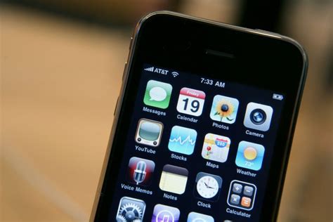 Remember The Apple Iphone 3gs The Retro Smartphone Is Making A Comeback