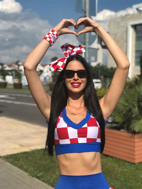 Ona Je Bomba Najzgodnija Hrvatska Navijačica Pokazala Kako Se Spremila Za Utakmicu S Rusijom