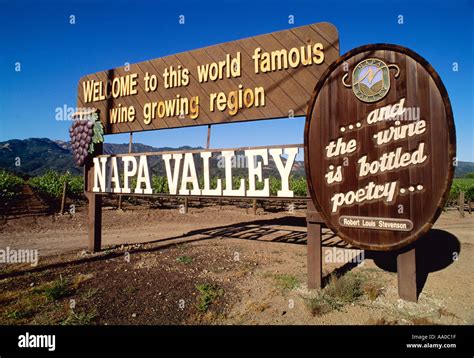Agriculture The Famous Napa Valley Sign Along Hwy 29 At The Entrance