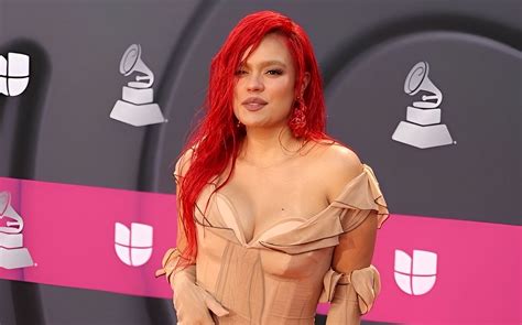 Karol G y el vestido nude más sexy de los Latin Grammys 2022 CHIC