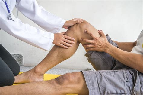 Elevate (ganjal) lutut yang sakit. Sakit Lutut dan Cara Alami Mengatasinya - Okadoc