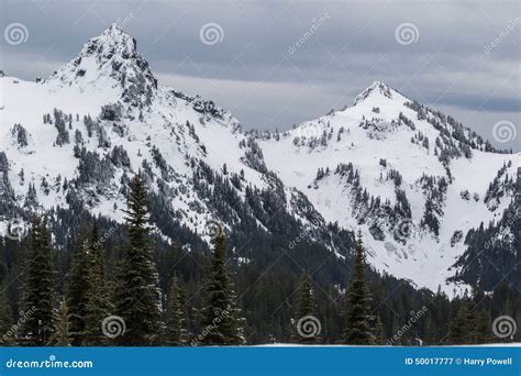 Mt Rainier Low Snow Fall On Near By Peaks Stock Image Image Of Cuts