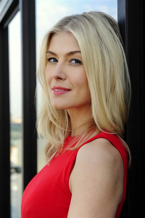 Hairstyles Actriss Photos Rosamund Pike Johnny English
