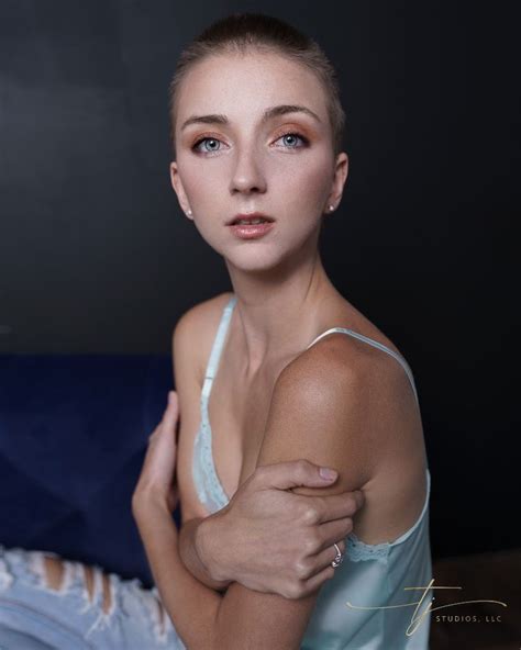 Macy Meadows Headshot Beauty Full Girl Model Portfolio Beauty Full
