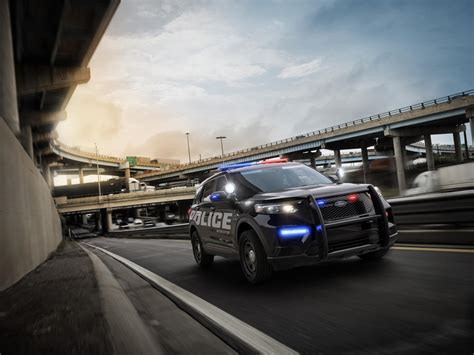 In Hot Pursuit-New Ford Explorer Arrives As Police Interceptor | MotorWeek