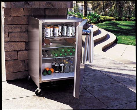 Dcs Ur624 24 Inch Outdoor Refrigerator With 61 Cu Ft Capacity And
