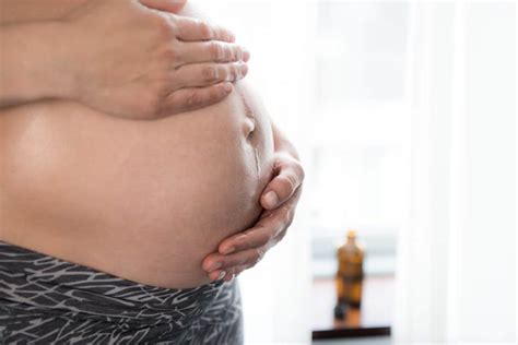 Mandelöl eignet sich sehr gut. Schwangerschaftsstreifen - Die 5 effektivsten Tipps zur ...