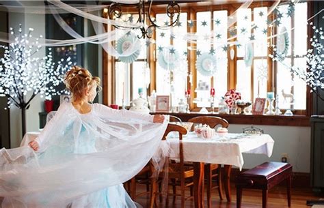 Christmas party theme decoration ideas. Frozen Christmas decorations - ideas for the best kids ...