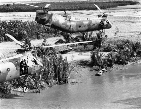 Vietnam War 1964 Us Helicopters Us Door Gunners In H 2 Flickr
