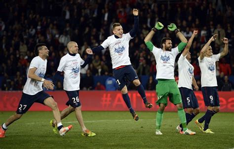 Psg Campione è Festa Al Parco Dei Principi La Gazzetta Dello Sport