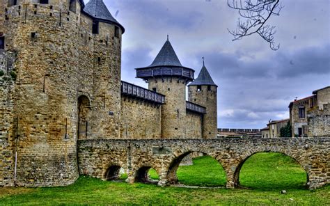 A prefecture, it has a population of about 50,000. Carcassonne HD Wallpaper | Background Image | 1920x1200 | ID:528755 - Wallpaper Abyss