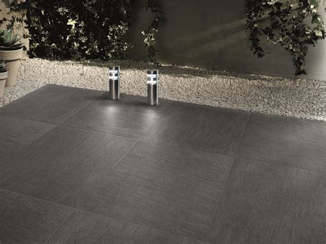 Die hochwertigen bodenfliesen können s. Terrassenfliesen verlegen - Schritt für Schritt | OBI