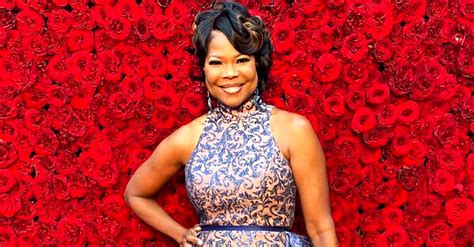 Angela Robinson Of Hahn Stunned In Sleeveless Gown And Got Emotional As