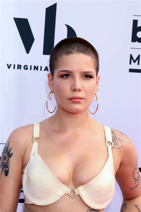 Halsey At The Billboard Music Awards Photo PRN PR Photos Celebrity Hairstyles Cool