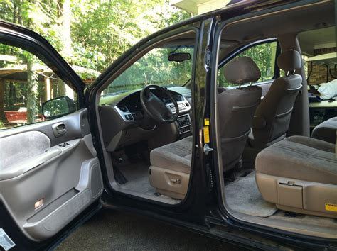 The information below was known to be true at the time the vehicle was manufactured. 2003 Toyota Sienna - Interior Pictures - CarGurus
