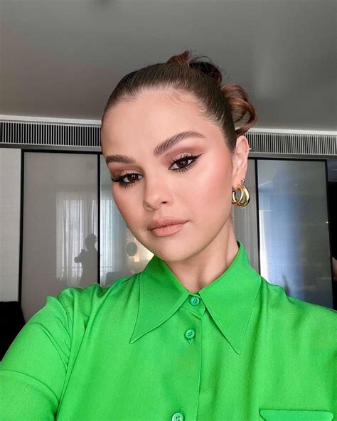 Gorgeous Selena Gomez Selfie Beautiful In Green Celeblr