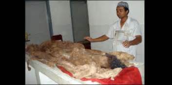 Grandmother liking fuckfest on the bed with two fellow. Kisah Benar: Akibat Derhaka Kepada Ibu, Anak Ini Disumpah ...