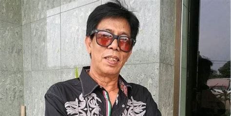 Pelawak terima anugerah khas juri bagi penglibatan 37 tahun dalam bidang seni. "Secara Tiba-Tiba Badannya Berpeluh Dan Minta Bawa Ke ...