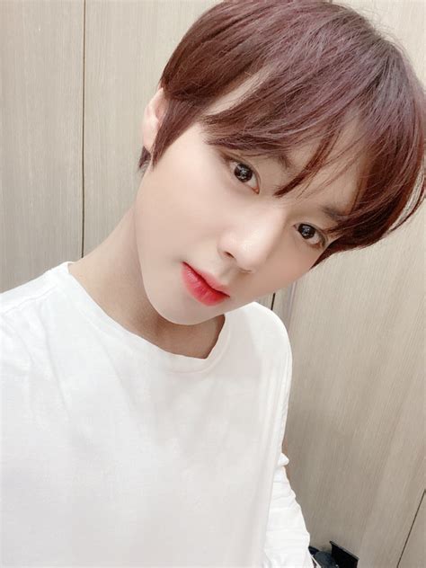 Sub vocal, lead dancer jihoon facts: Park Jihoon Melts Fans' Hearts With New Cute Selcas | KPOP ...