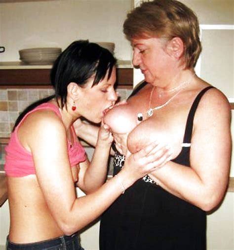 Older Younger Amateur Lesbian Couples In Love 21 Pics