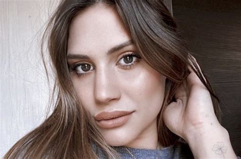 Con oltre 2 milioni di follower, beatrice valli è seguitissima proprio per i post che documentano la sua vita familiare, i suoi consigli beauty e di moda. Beatrice Valli, il fisico dopo il parto: la foto