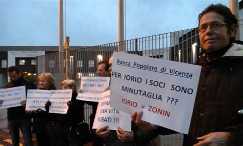 According to one research, the bank was the 12th largest bank of italy. Foto: Banca Popolare di Vicenza, protesta in Fiera ...