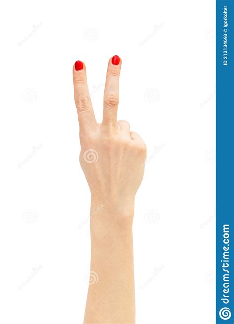 Mano De Mujer Mostrando El Número 2 Por Los Dedos Aislado Sobre Blanco Imagen De Archivo