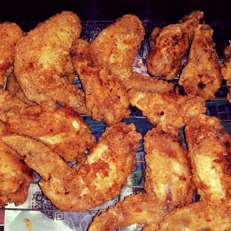 Chicken wing recipes are perhaps the most essential super bowl recipes. Fried Chicken Wings | Recipe | Fried chicken wings ...