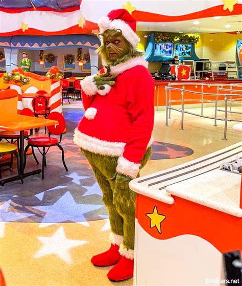 Universal Orlando Holiday Tour And Grinch Character Breakfast Returning