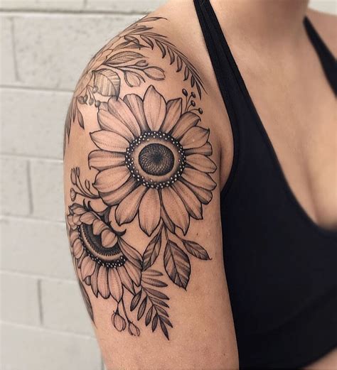 Awesome Black And Gray Sunflower Tattoo © Tattoo Artist Ariana Roman 💟🌻💟🌻
