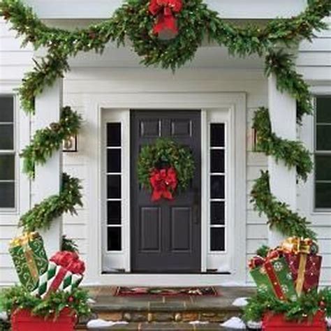 The Best Christmas Front Door Decorations Ideas 19 Magzhouse