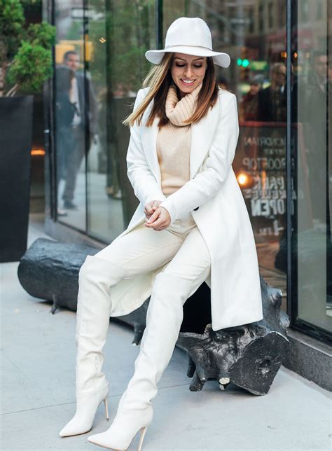 Stylish Outfits To Wear With White Boots This Year
