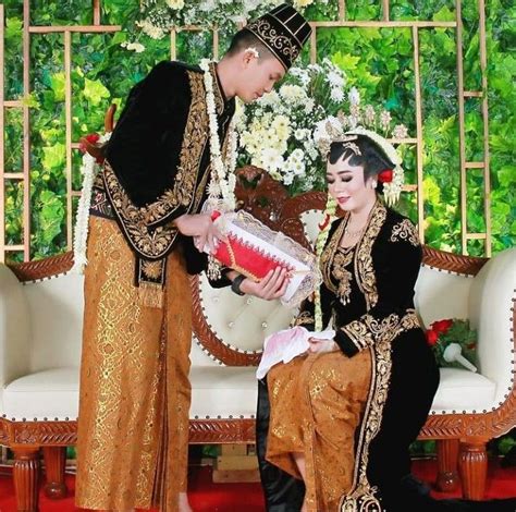 Pernikahan Adat Jawa Usai Ijab Ritual Panjang Bermakna