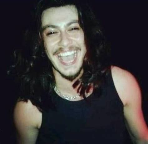 Barış akarsu, o dönemlerde dinlemeye başladığı 70'lerin 80'lerin rock, hard rock ve heavy metal grup ve sanatçılarını. Barış Akarsu (kara yıl 2007) (Görüntüler ile) | Nadide ...