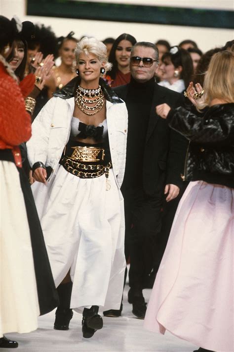 32 Linda Evangelista Moments That Made The 1990s Fashion Fashion