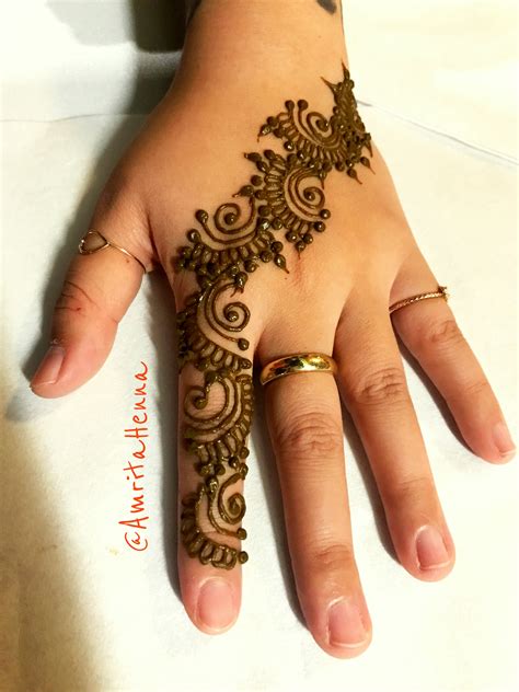 Try slant lines, then 'c', 'u', 's' and 'o'. Tasmim Blog: Step By Step Beginner Easy Henna Tattoo Designs