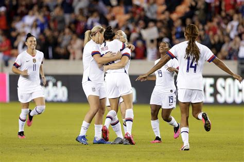 Us Women Beat Costa Rica 6 0 Win Olympic Qualifying Group