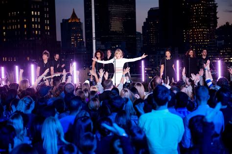 Taylor Swift At 1989 Album Secret Session Rooftop Party With